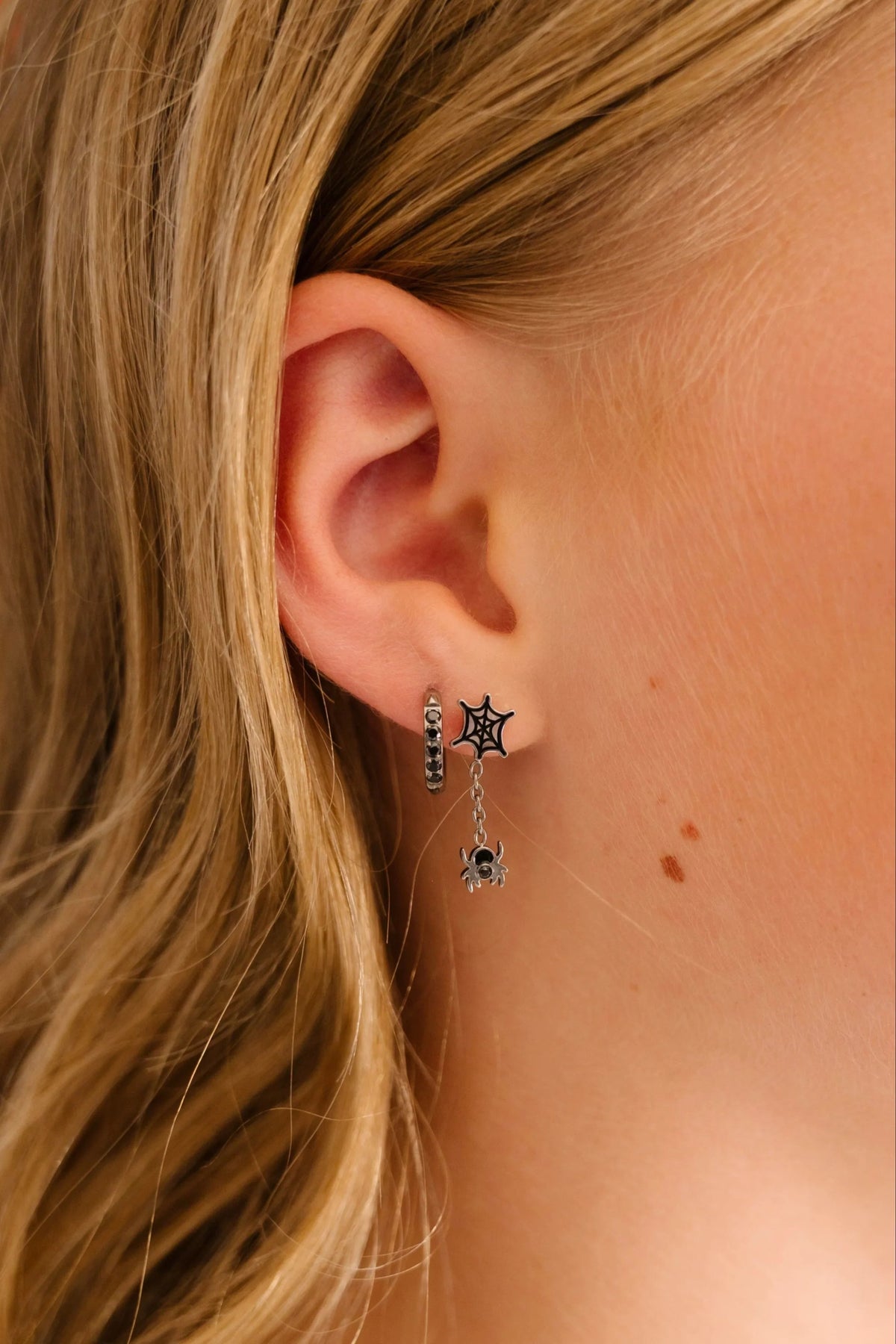 Itsy Bitsy Spider Dangle Flat Back Stud