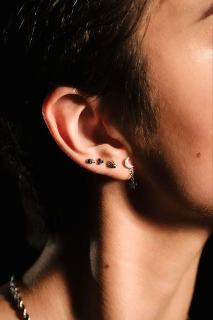 Mini Skeleton Hand Flat Back Stud